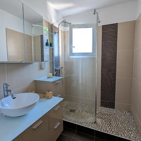 T3 76m² avec terrasse, balcon, à 100m de la plage d'Eyrac, parking et WIFI - FR-1-420-154 Appartement *