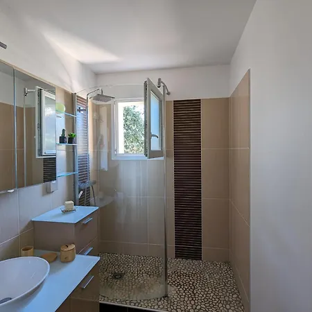 T3 76m² avec terrasse, balcon, à 100m de la plage d'Eyrac, parking et WIFI - FR-1-420-154